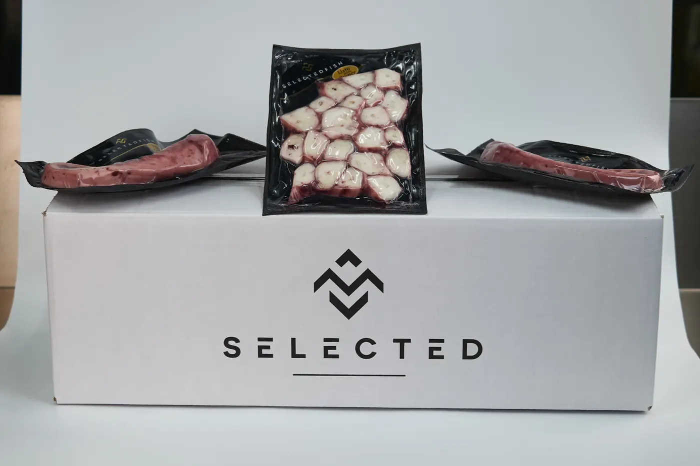 Selected-Fish-Box mit vakuumverpackten Tentakeln und Ringen
