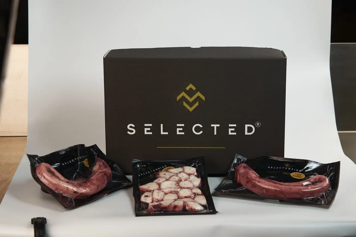 Selected-Fish-Box mit vakuumverpackten Produkten